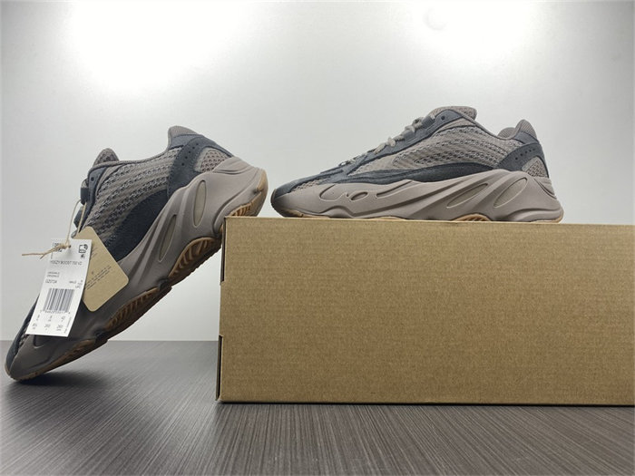 Ad*s yeezy boost 700 v2 mauve gz0724