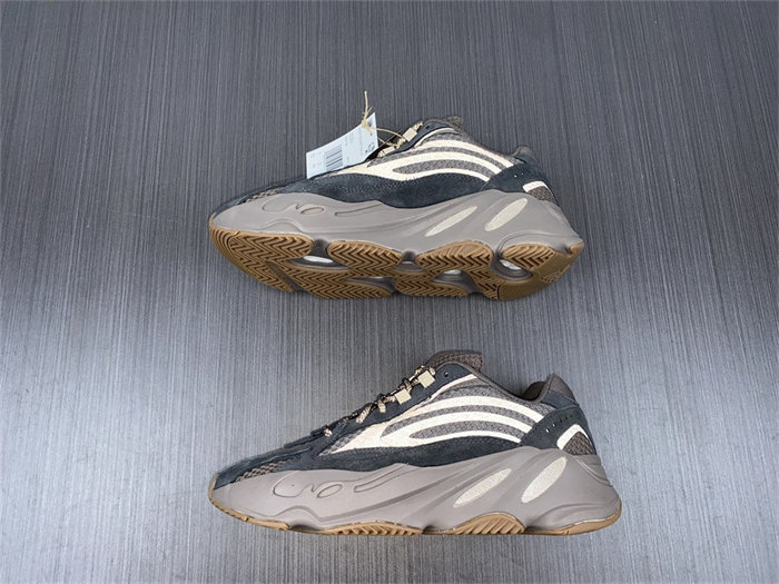 Ad*s yeezy boost 700 v2 mauve gz0724