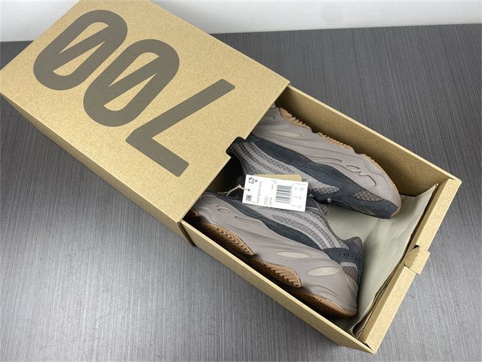 Ad*s yeezy boost 700 v2 mauve gz0724
