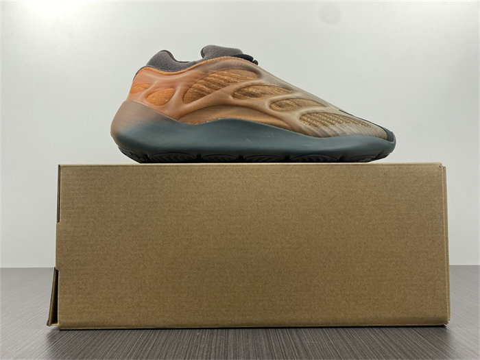 Ad*s yeezy 700 v3 copper fade gy4109