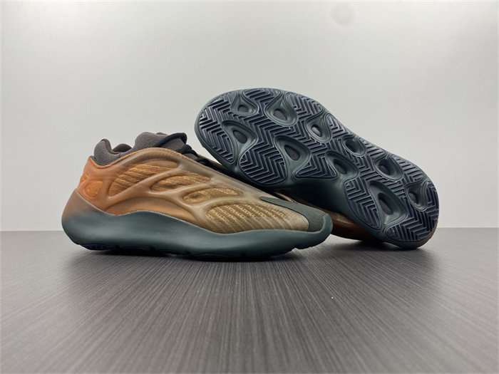 Ad*s yeezy 700 v3 copper fade gy4109