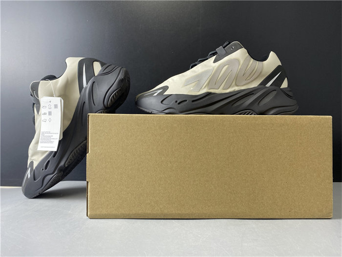 Ad*s yeezy boost 700 mnvn bone fy3729