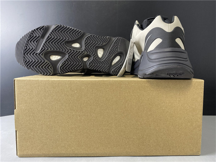 Ad*s yeezy boost 700 mnvn bone fy3729