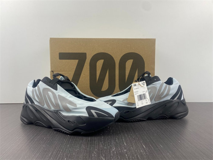 Ad*s yeezy boost 700 mnvn blue tint gz0711