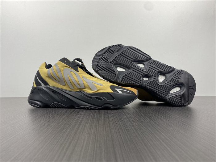 Ad*s yeezy boost 700 mnvn honey flux gz0717