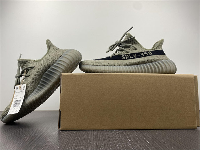 Ad*s yeezy boost 350 v2 hq2059