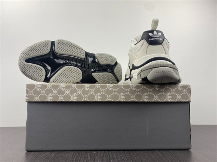 blcg x Ad*s triple s white black 710021 w2zb1 9112