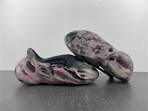 Ad*s yeezy foam rnnr “mx cardon