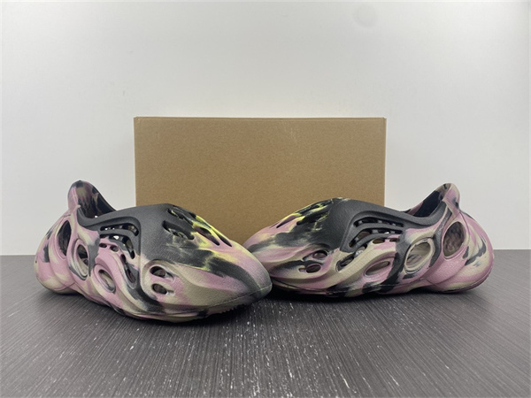 Ad*s yeezy foam rnnr “mx cardon