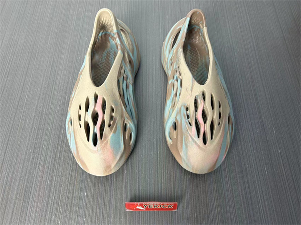 Ad*s yeezy foam rnnr mx sand grey gy3969