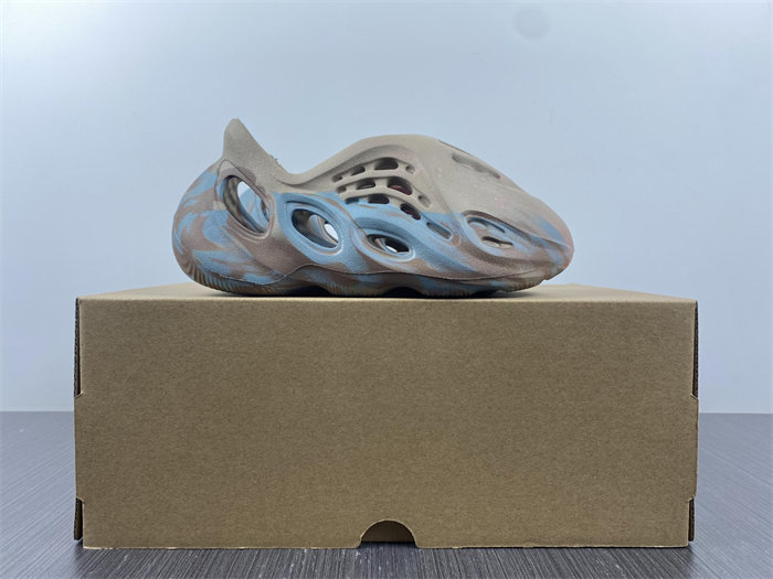 Ad*s yeezy foam rnnr mx sand grey gy3970
