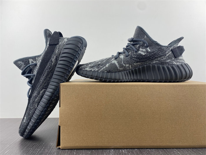 Ad*s yeezy 350 v2 id4811