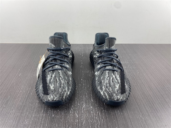 Ad*s yeezy 350 v2 id4811