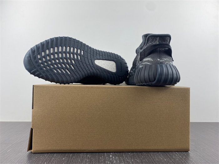 Ad*s yeezy 350 v2 id4811