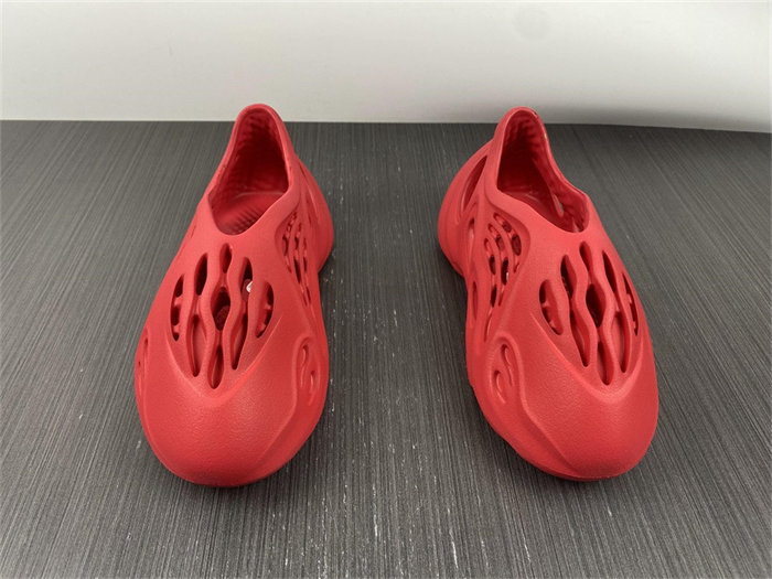 Ad*s yeezy foam rnnr vermillion gx1136
