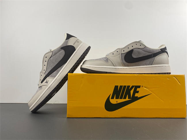 Travis Scott x Air Jordan 1 Low OG  LX1988-100